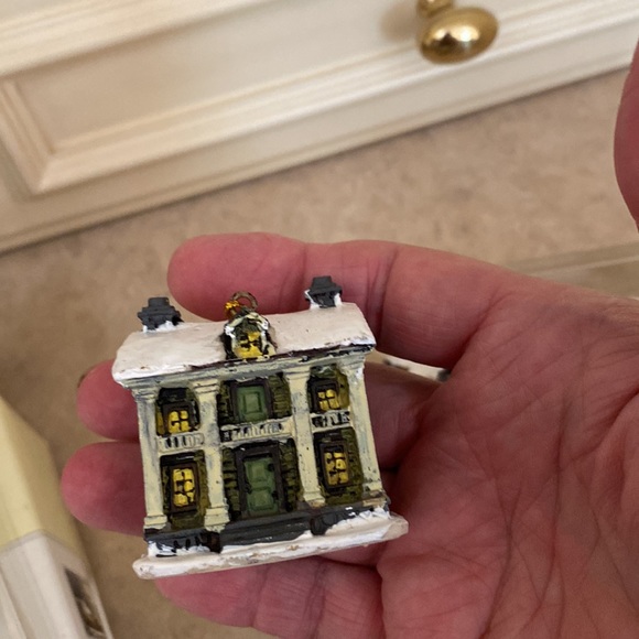 Currier and Ives 6 piece Christmas ornament set - Picture 4 of 12